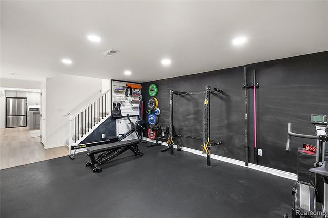 2440 Massoit Road, Royal Oak, MI 48073