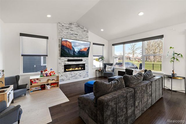 2440 Massoit Road, Royal Oak, MI 48073