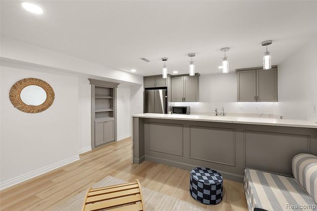 2440 Massoit Road, Royal Oak, MI 48073