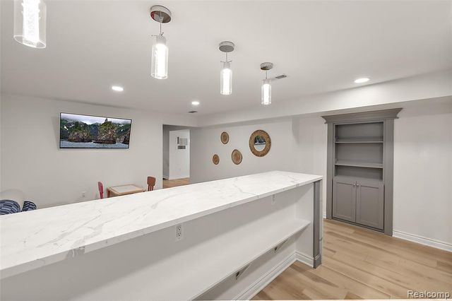 2440 Massoit Road, Royal Oak, MI 48073
