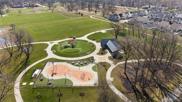 2440 Massoit Road, Royal Oak, MI 48073