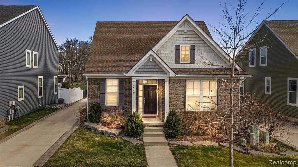 2440 Massoit Road, Royal Oak, MI 48073