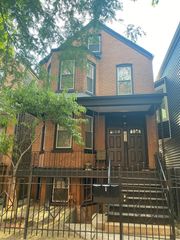 2934 N Sawyer Avenue, Chicago, IL 60618
