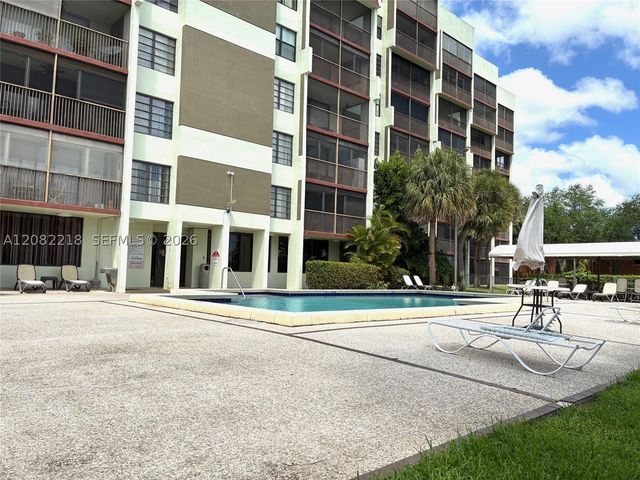 7050 NW 44th St 708, Lauderhill, FL 33319