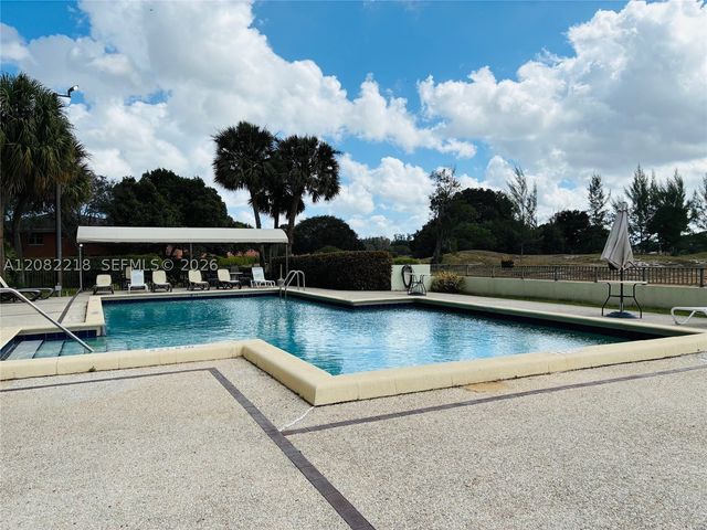 7050 NW 44th St 708, Lauderhill, FL 33319
