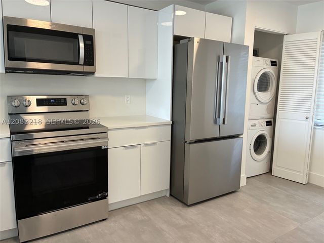 7050 NW 44th St 708, Lauderhill, FL 33319