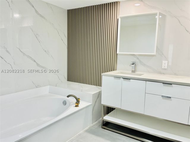 7050 NW 44th St 708, Lauderhill, FL 33319