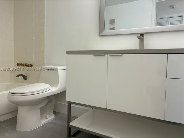 7050 NW 44th St 708, Lauderhill, FL 33319