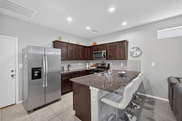 1641 Tierra Verde Loop NW, Los Lunas, NM 87031