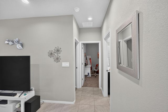 1641 Tierra Verde Loop NW, Los Lunas, NM 87031