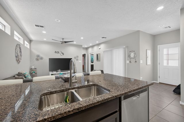 1641 Tierra Verde Loop NW, Los Lunas, NM 87031