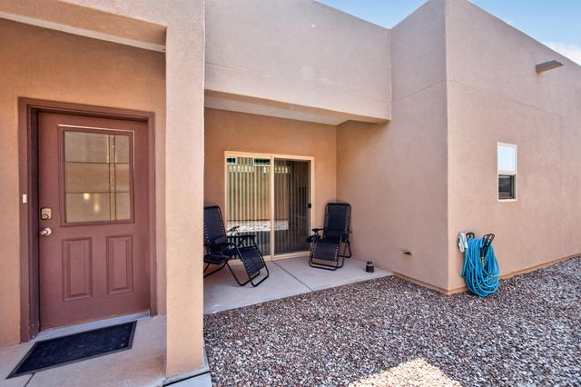 1641 Tierra Verde Loop NW, Los Lunas, NM 87031