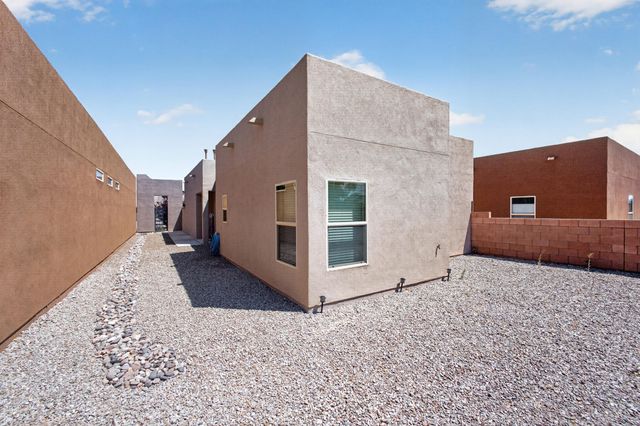 1641 Tierra Verde Loop NW, Los Lunas, NM 87031