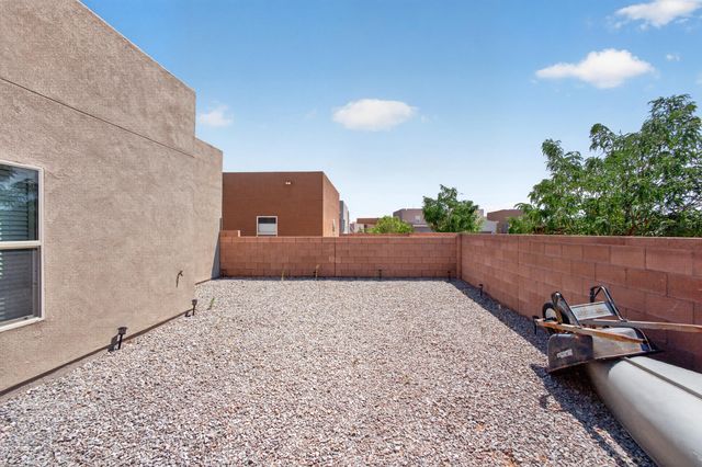 1641 Tierra Verde Loop NW, Los Lunas, NM 87031