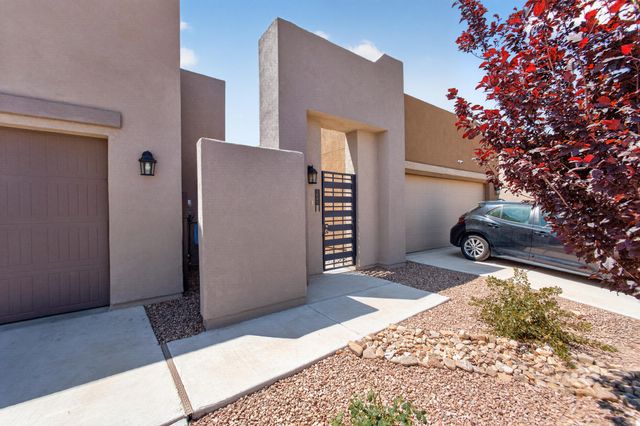 1641 Tierra Verde Loop NW, Los Lunas, NM 87031