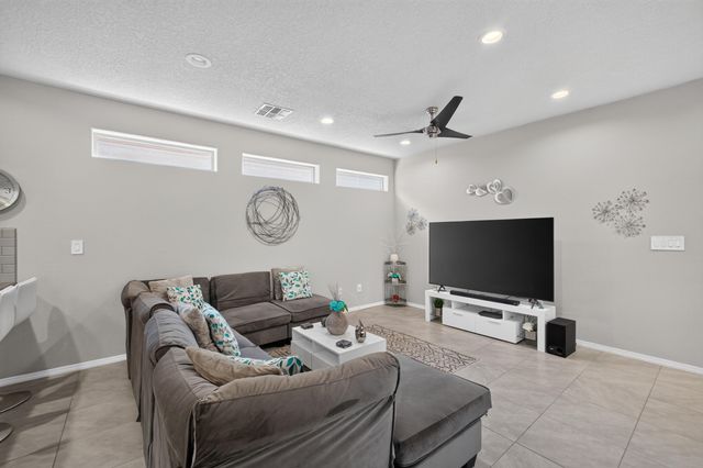 1641 Tierra Verde Loop NW, Los Lunas, NM 87031