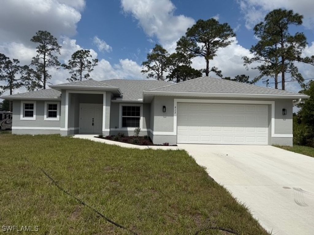 913 Desoto AVE, Lehigh Acres, FL 33972