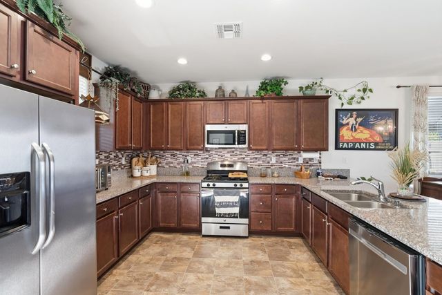 166 Rancho Santa Fe Drive, Madera, CA 93638
