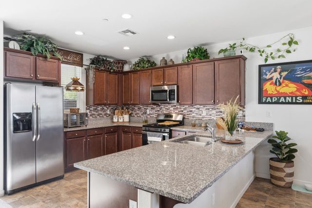 166 Rancho Santa Fe Drive, Madera, CA 93638
