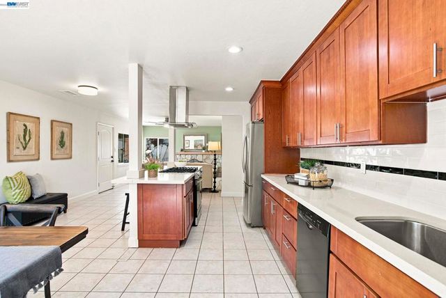 54 LAKEVIEW DRIVE, Bay Point, CA 94565