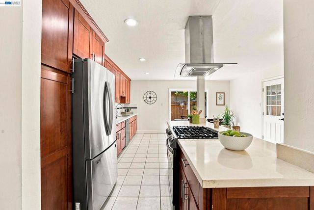 54 LAKEVIEW DRIVE, Bay Point, CA 94565