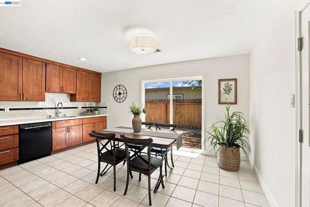 54 LAKEVIEW DRIVE, Bay Point, CA 94565
