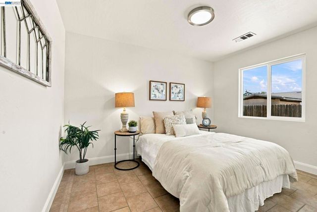 54 LAKEVIEW DRIVE, Bay Point, CA 94565