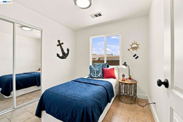 54 LAKEVIEW DRIVE, Bay Point, CA 94565
