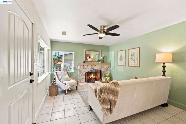 54 LAKEVIEW DRIVE, Bay Point, CA 94565