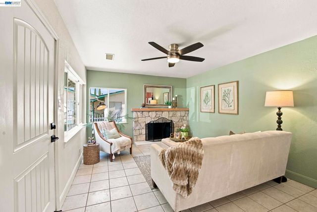 54 LAKEVIEW DRIVE, Bay Point, CA 94565