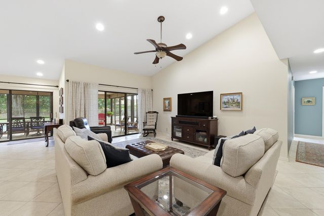 6750 Eastpointe Pines St Street, Palm Beach Gardens, FL 33418