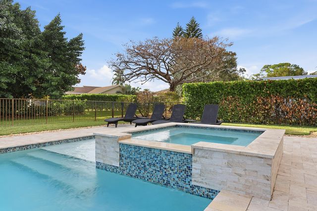 6750 Eastpointe Pines St Street, Palm Beach Gardens, FL 33418