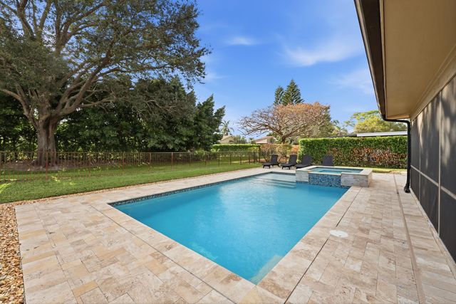 6750 Eastpointe Pines St Street, Palm Beach Gardens, FL 33418