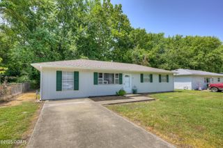 302 St James, Neosho, MO 64850