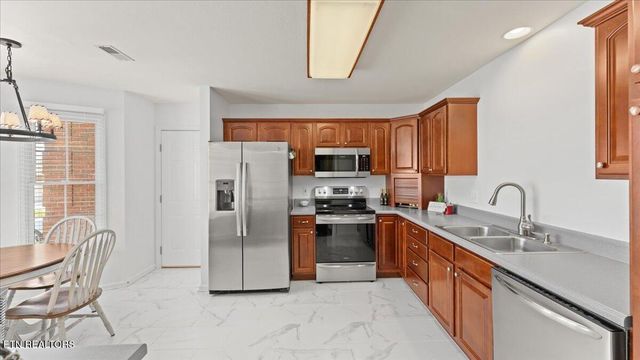7527 Saint Baron Way, Powell, TN 37849