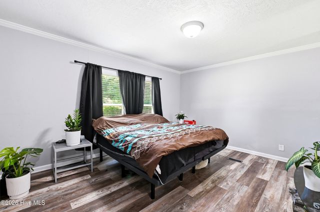 214 Ola Belle Road, Burgaw, NC 28425