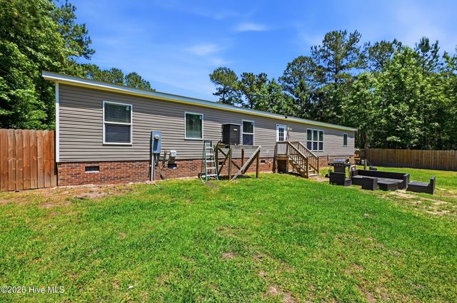 214 Ola Belle Road, Burgaw, NC 28425