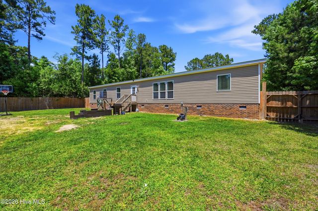 214 Ola Belle Road, Burgaw, NC 28425