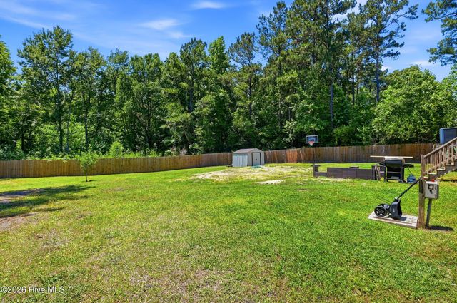 214 Ola Belle Road, Burgaw, NC 28425