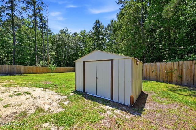 214 Ola Belle Road, Burgaw, NC 28425