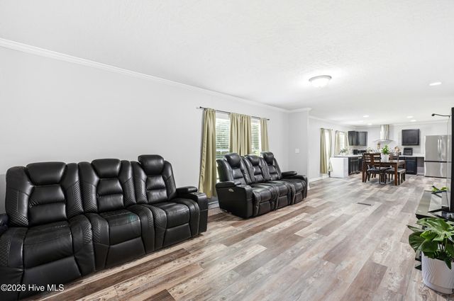 214 Ola Belle Road, Burgaw, NC 28425