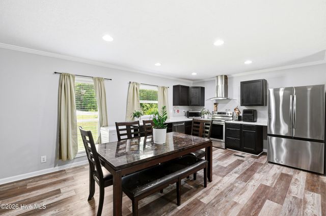 214 Ola Belle Road, Burgaw, NC 28425