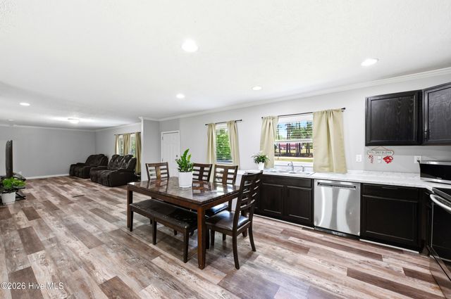 214 Ola Belle Road, Burgaw, NC 28425