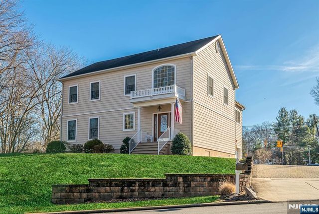 500 Blue Hill Terrace, Franklin Lakes, NJ 07417