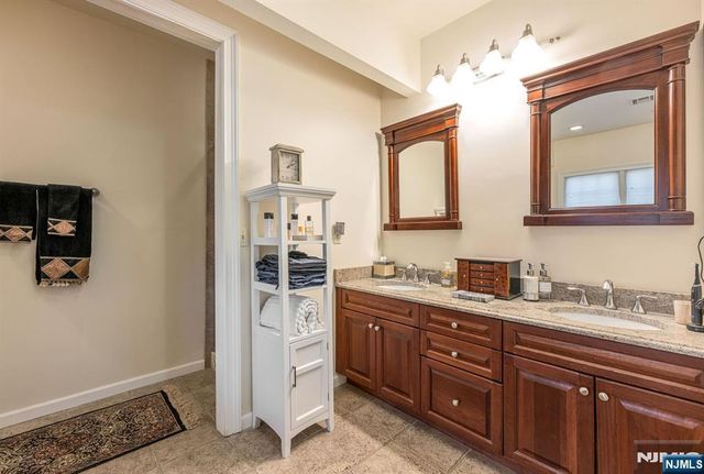 500 Blue Hill Terrace, Franklin Lakes, NJ 07417