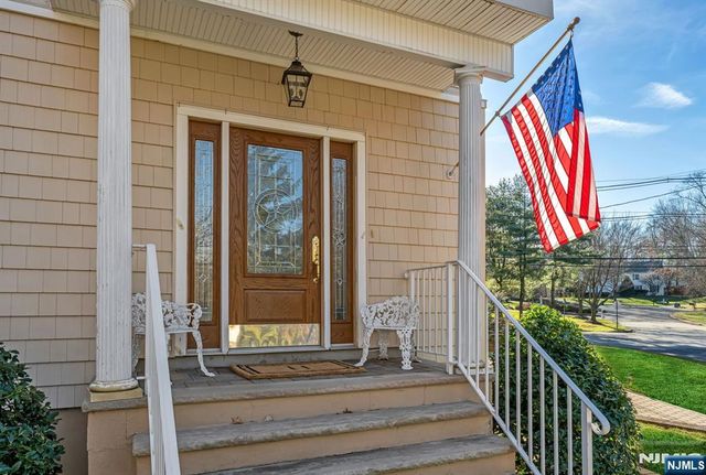 500 Blue Hill Terrace, Franklin Lakes, NJ 07417