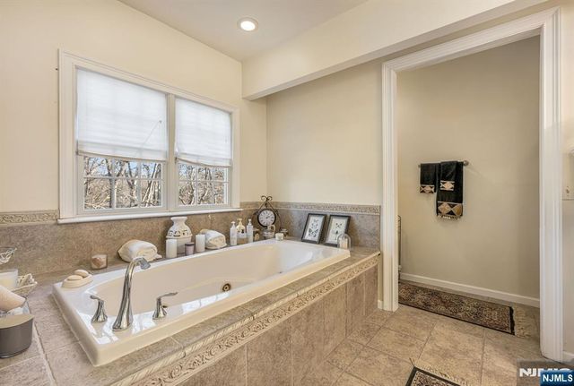 500 Blue Hill Terrace, Franklin Lakes, NJ 07417