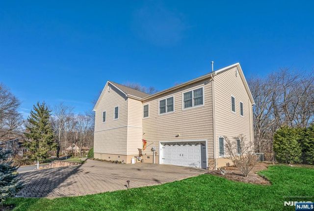 500 Blue Hill Terrace, Franklin Lakes, NJ 07417