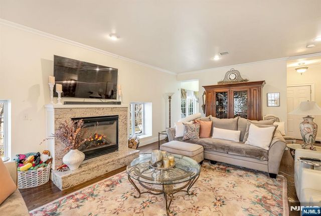 500 Blue Hill Terrace, Franklin Lakes, NJ 07417