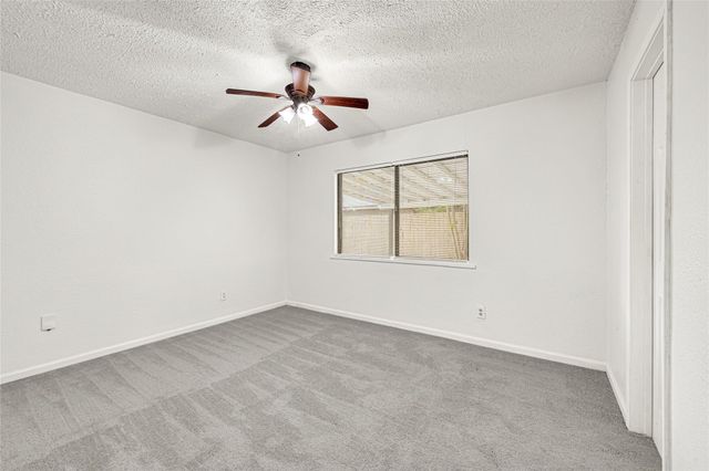 622 N 13th Street, La Porte, TX 77571